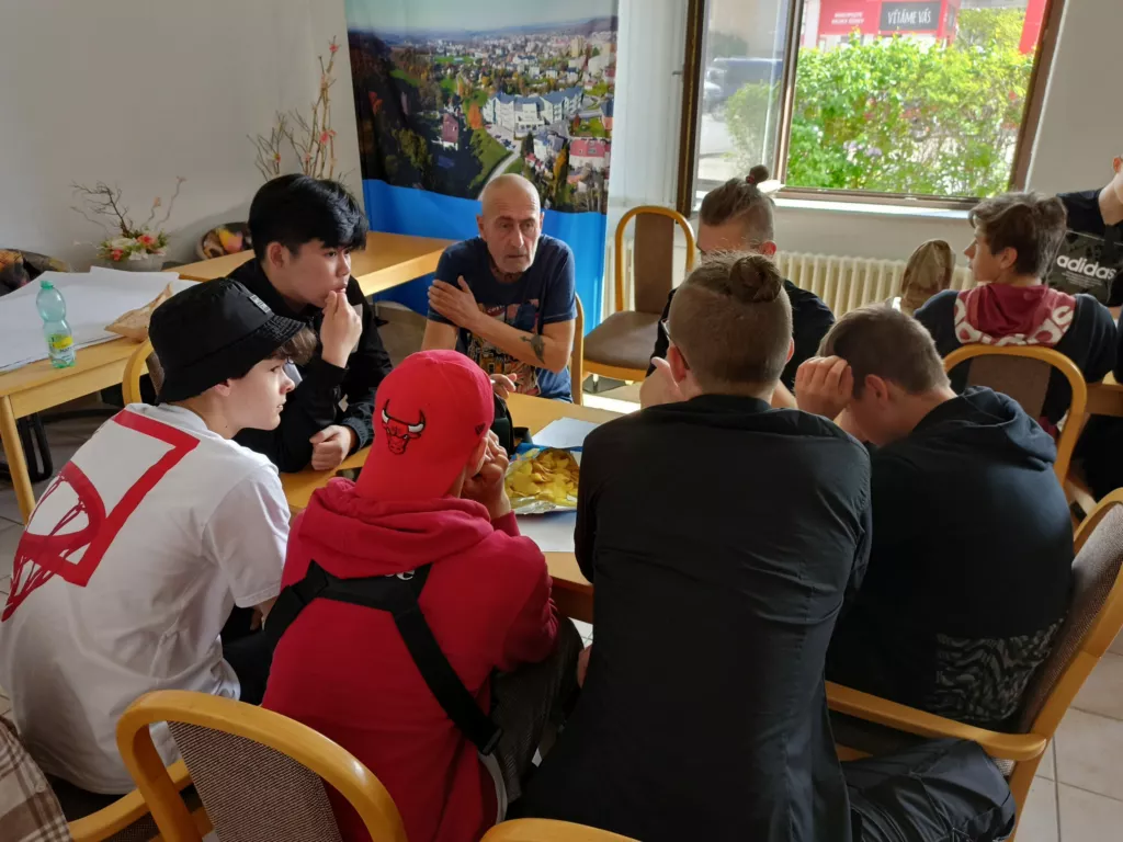 Studenti v regionech diskutují se zastupiteli