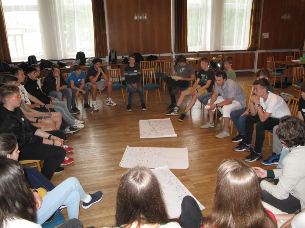 Studenti v regionech diskutují se zastupiteli