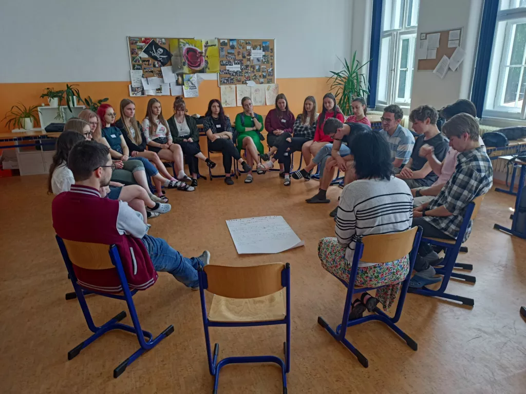 Studenti v regionech diskutují se zastupiteli