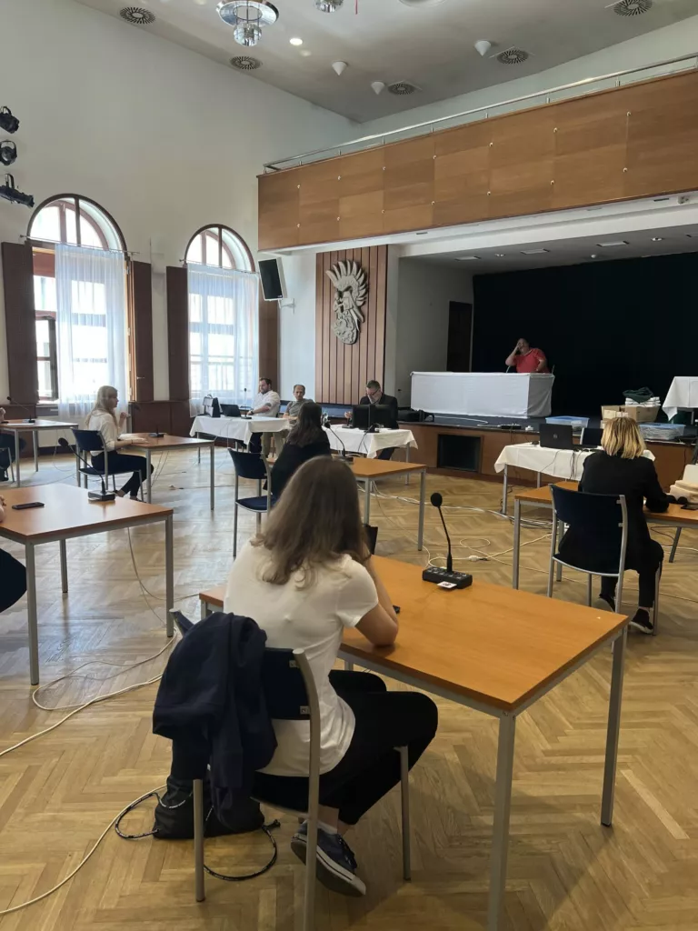 Studenti v regionech diskutují se zastupiteli