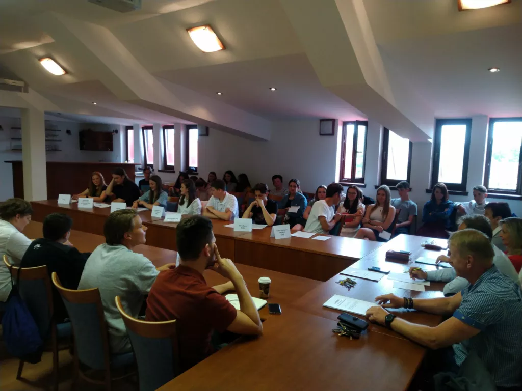 Studenti v regionech diskutují se zastupiteli
