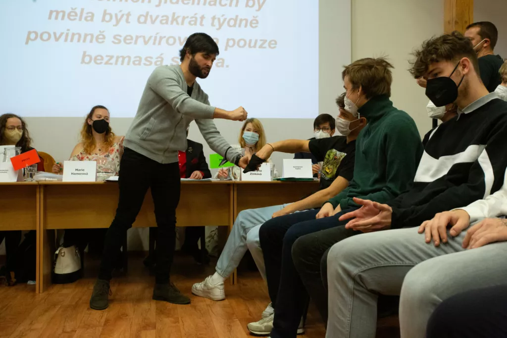Diskutováním ke kritickému myšlení