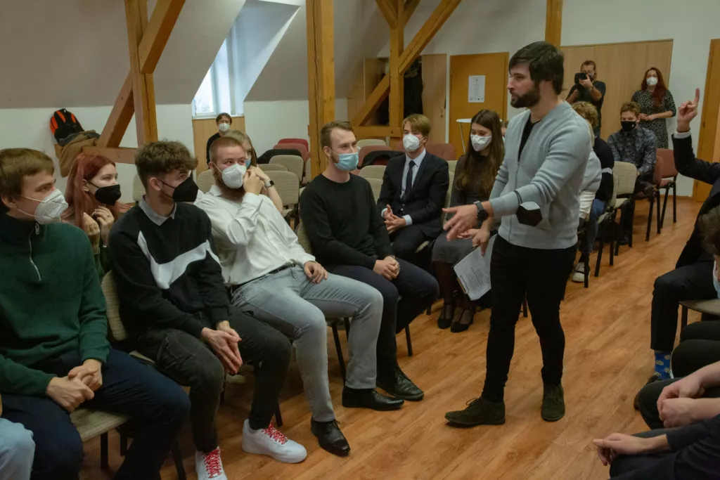 Diskutováním ke kritickému myšlení