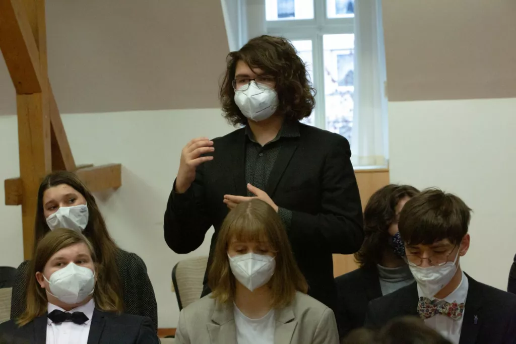 Diskutováním ke kritickému myšlení