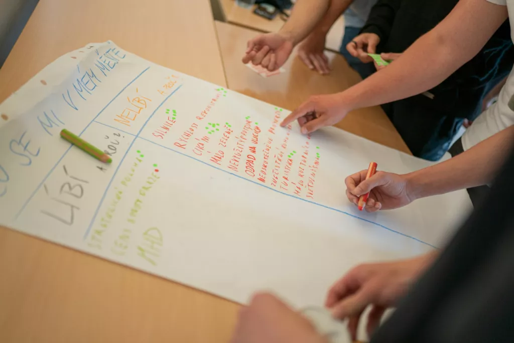 Studenti v regionech diskutují se zastupiteli