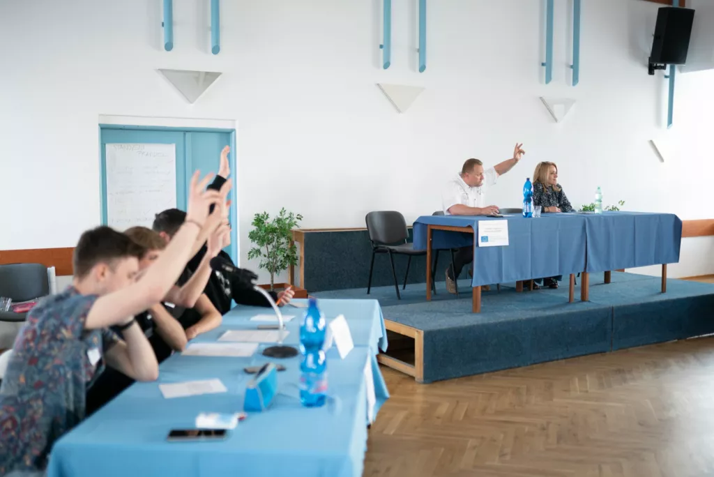 Studenti v regionech diskutují se zastupiteli